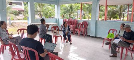 Photo from the focus group discussion and tutorial on the Enggano orthography guidelines, June 2025